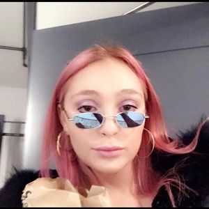 Meet your Posher, Cecilia